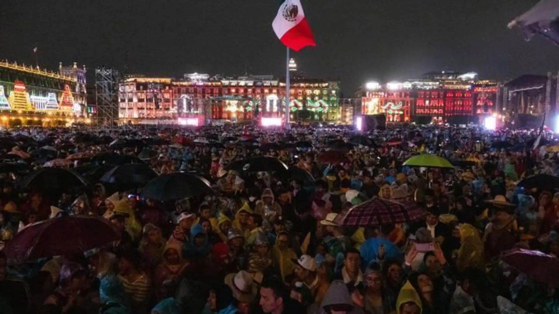 Grito de independencia zocalo palacio nacional 16 de septiembre